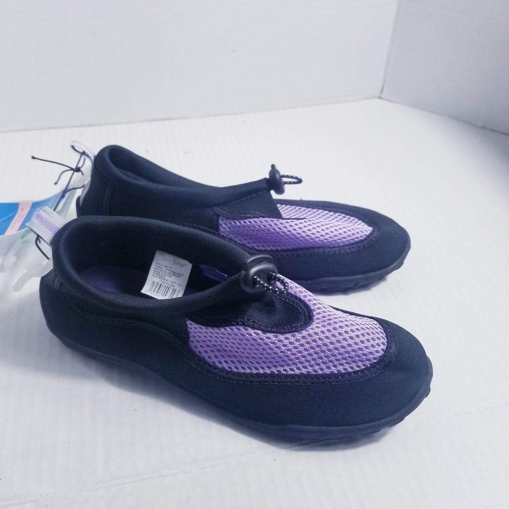 NWT WEST LOOP BLACK AND PURPLE GIRL'S WATER SHOES SIZE MEDIUM 2/3